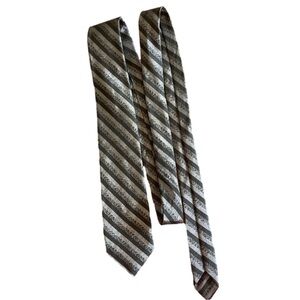 Milano silk silver sheen and black diagonal patterned 2 3/4” tie (3/$25)